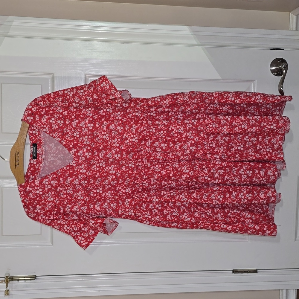 NWOT Red floral flouncy dress with ruffled short sleeves